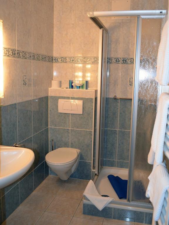 Hotel Zum Goldenen Hirsch باد بيفينسون الغرفة الصورة